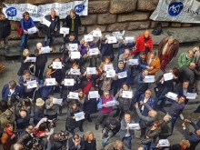 Giù le mani dall'informazione: presidio e flash mob a Firenze